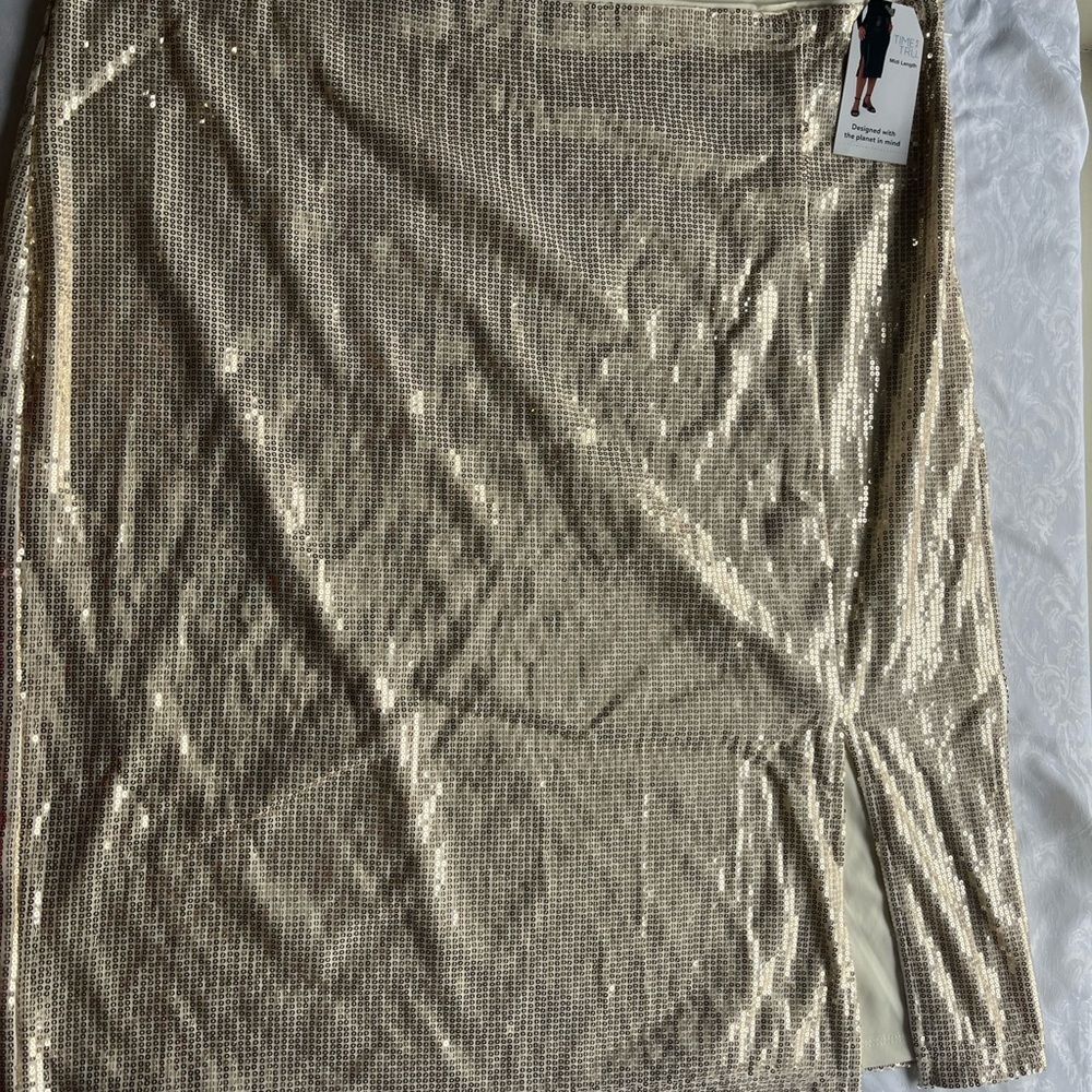 Time & Tru woman’s Midi Pencil Skirt w/ Sequin size XXXL  (22)  cream and gold